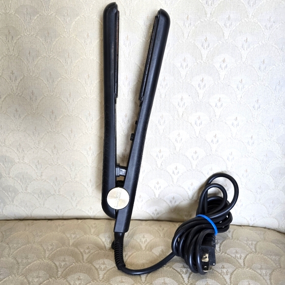 HSI Professional 1" Ceramic Flat Iron Hair Straightener. Model #E038 Beauty Care - Picture 1 of 8